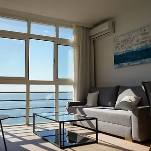 beachfront-apartment.hotelsinnerja.org/